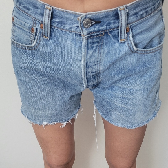 Levi's 501 Shorts - Picture 5 of 16